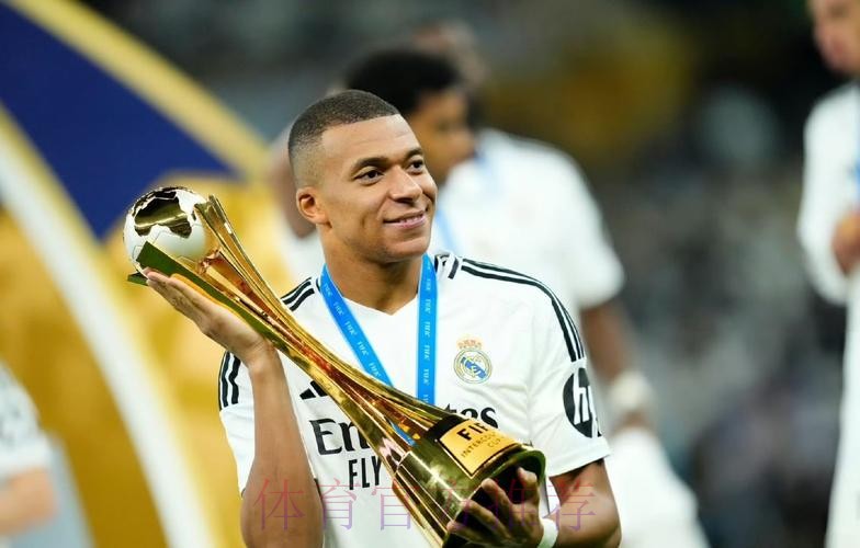 姆巴佩祝贺阿什拉夫当选非洲足球先生：爱你，你是非洲之王