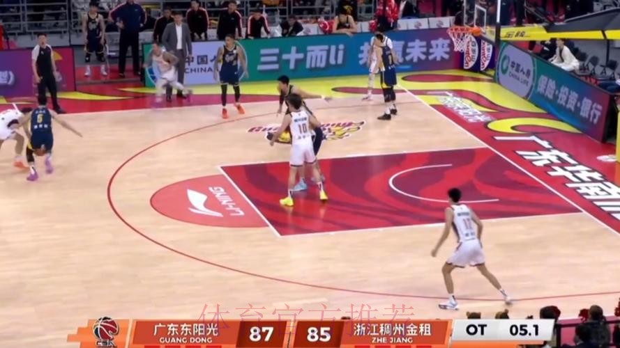 约克半场压哨三分领衔CBA第11轮五佳球